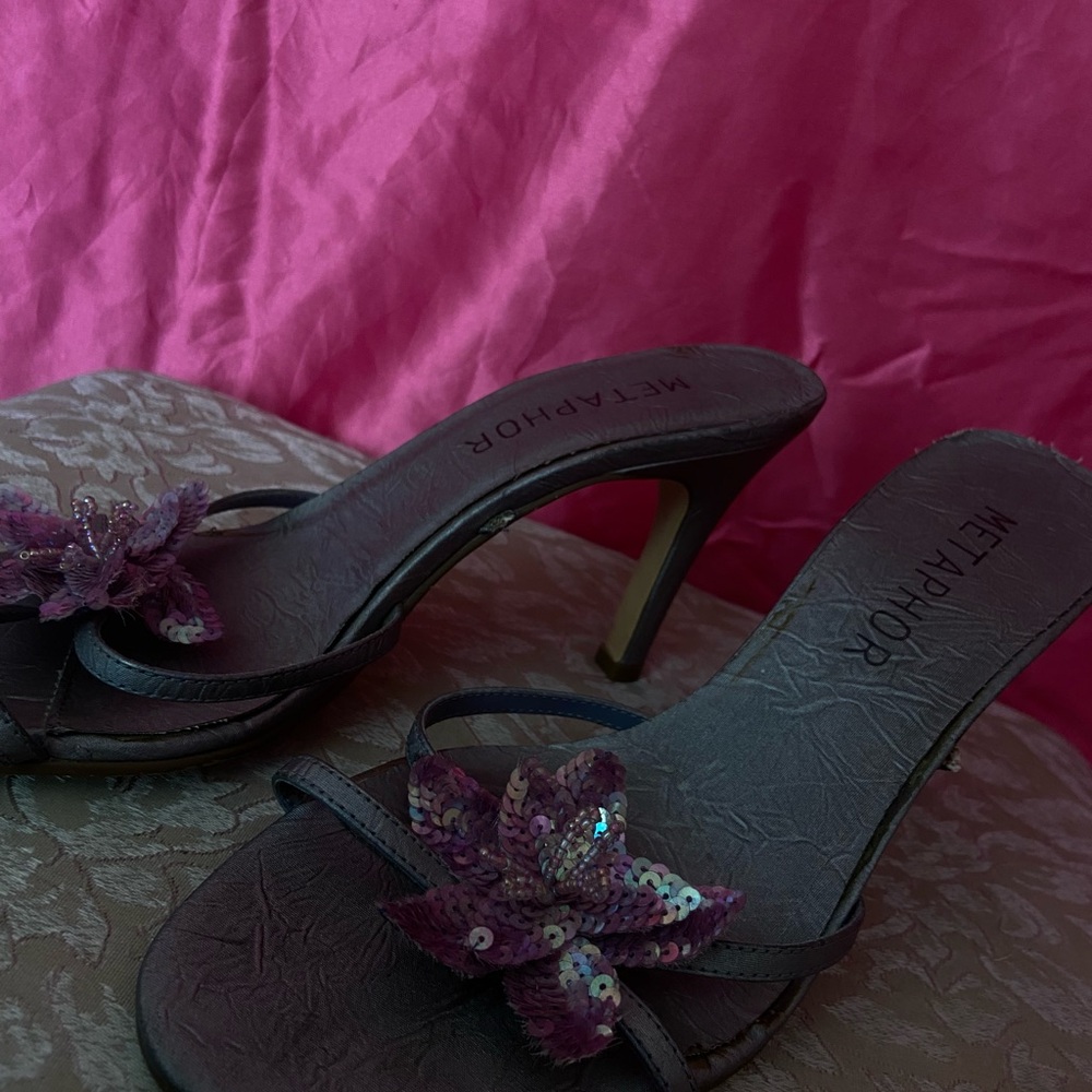 Metaphor Women's Lavender Heels with Floral Accent